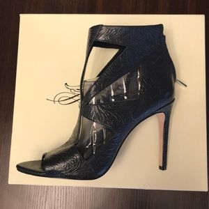 Peep Toe Embossed Leather Evenings Pumps